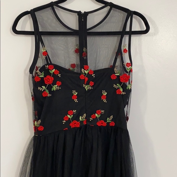 Embroidered Rose Dress NWOT 🌹 - Picture 4 of 6